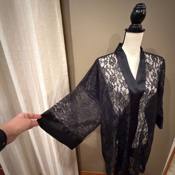 Vintage Victoria's Secret Gold Label Romantic Black Lace Robe, One Size - Picture 12 of 12